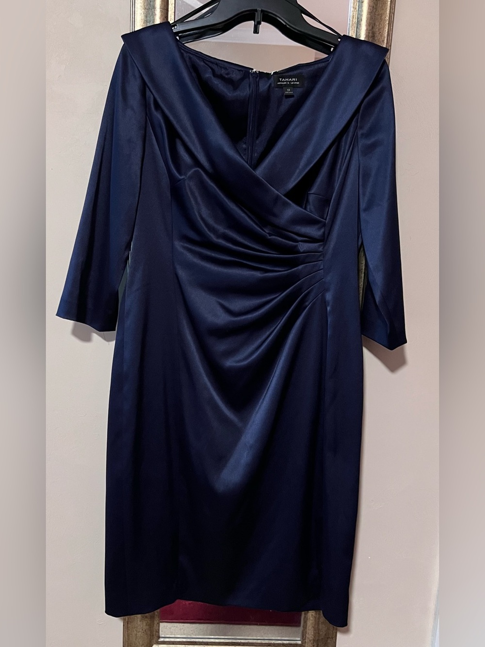 Tahari Navy Satin Ruched V-Neck Long Sleeve Formal Dress Women’s size 12